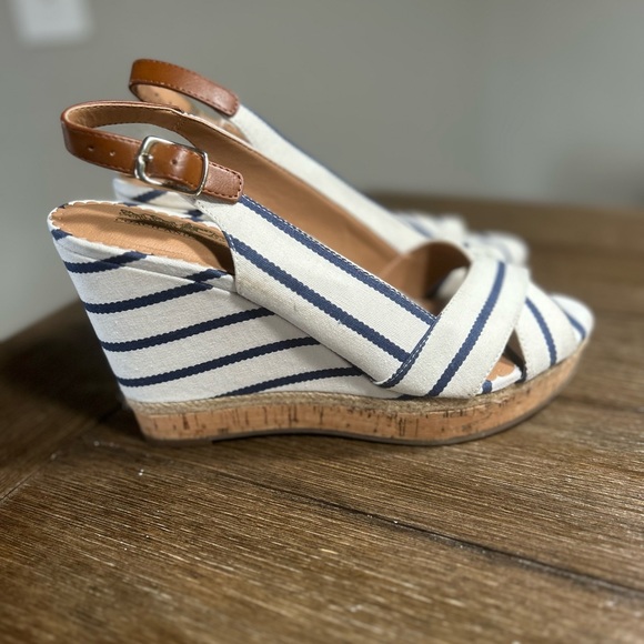 Coach and Four Canvas Wedges size 9 - Picture 4 of 10
